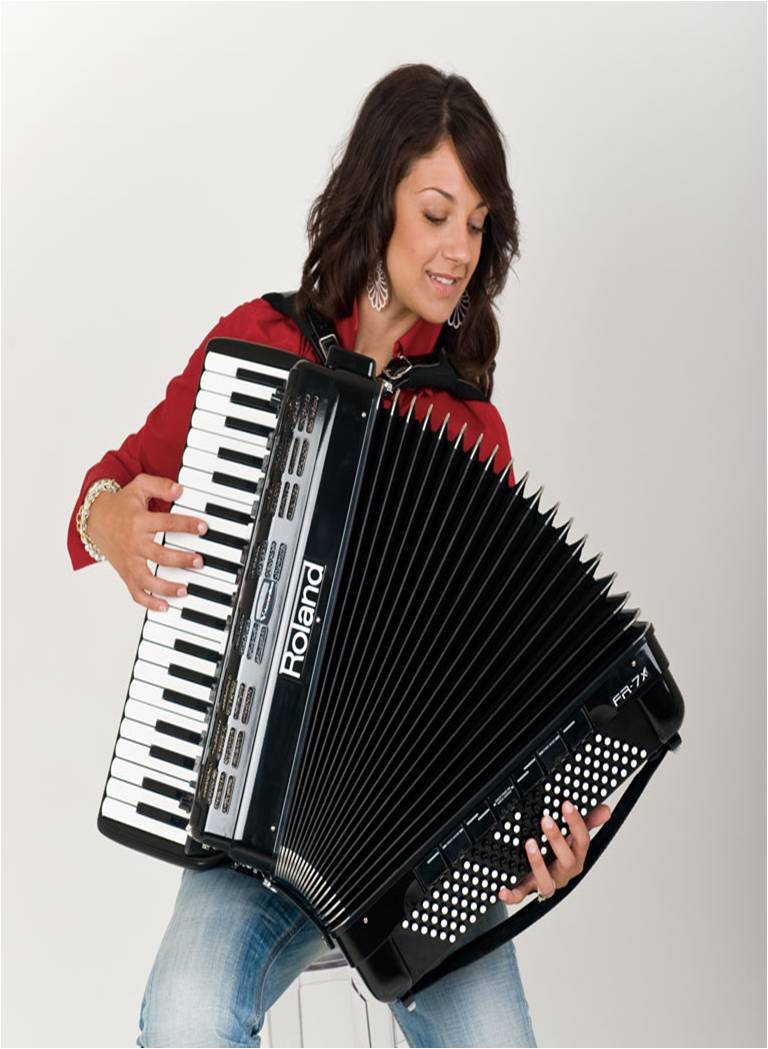 female accordion players maharashtra