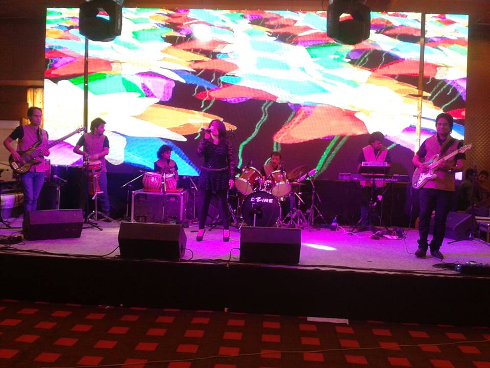 live bollywood singer maharashtra