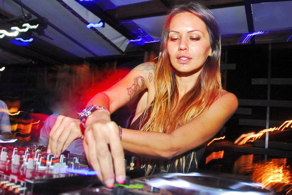 best female dj maharashtra