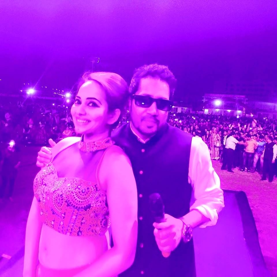 famous female singer maharashtra