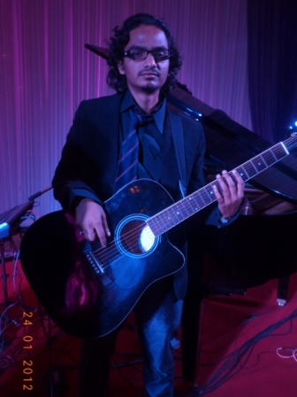 male guitar players maharashtra