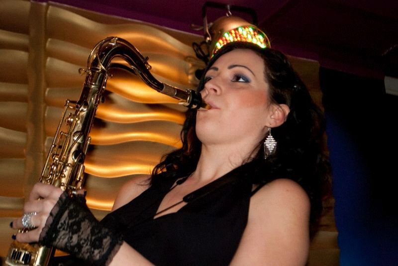 female saxophone player maharashtra